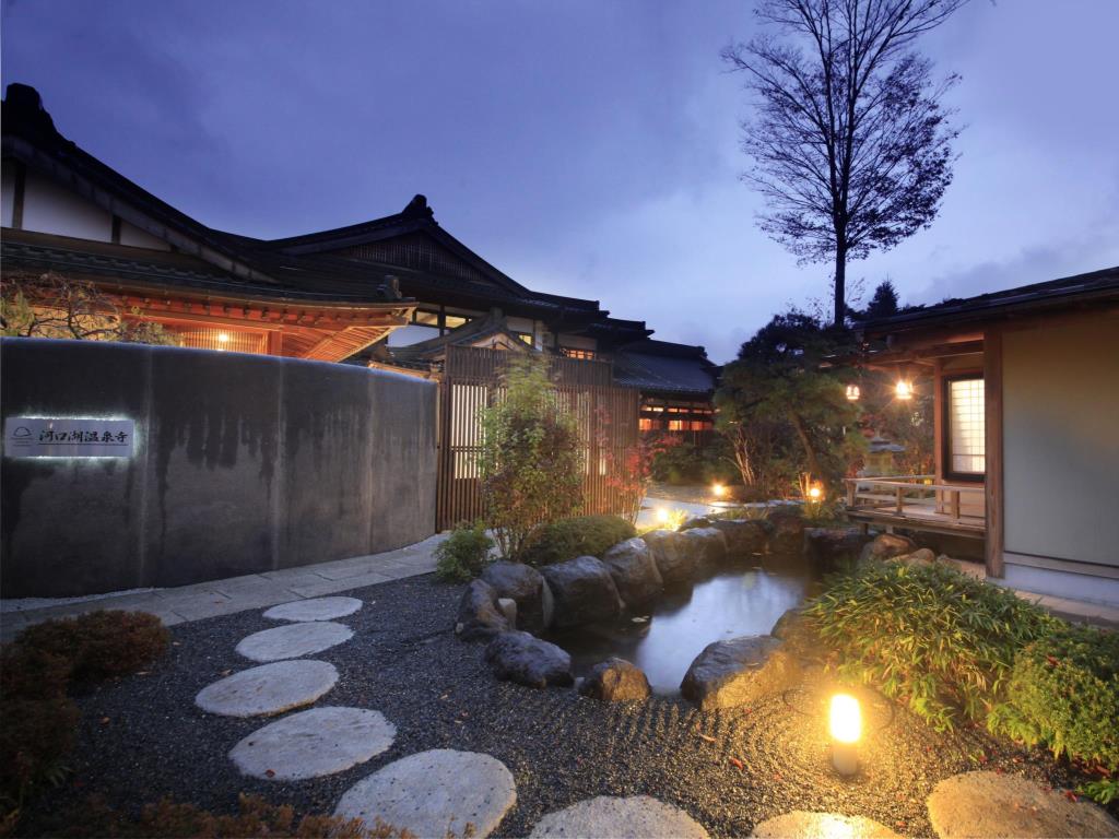 酒店外觀｜河口湖溫泉寺露天風呂之宿夢殿（Fuji Onsenji Yumedono Ryokan）富士山 河口湖 富士山酒店 富士山飯店 富士山住宿 河口湖酒店 河口湖飯店 河口湖住宿 溫泉酒店 溫泉飯店 溫泉旅館 一泊二食 私人風呂