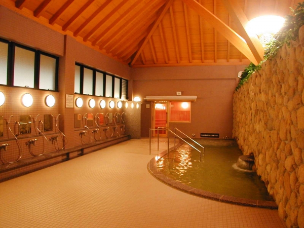 銀の湯透明清澈的泉水｜有馬溫泉銀之湯 銀湯（銀の湯）有馬溫泉一泊二食行程 有馬溫泉必去景點懶人包