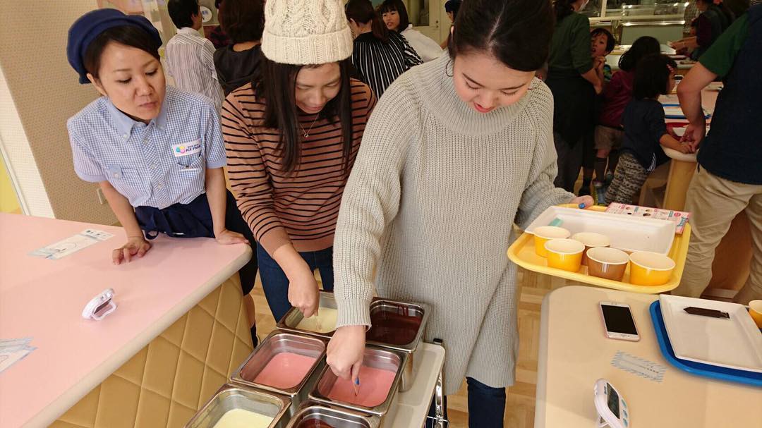 沖繩親子遊 沖繩 親子 沖繩親子 沖繩親子景點 BLUE SEAL ICE PARK ブルーシールアイスパーク DIY冰淇淋 沖繩 blue seal 沖繩 沖繩冰淇淋 沖繩必吃 冰淇淋diy 沖繩 下雨 沖繩 室內 沖繩 Okinawa 沖繩必食 沖繩必吃 沖繩必到 沖繩必去 沖繩必買 沖繩必掃 沖繩自由行 沖繩行程 沖繩行程包 沖繩懶人包 沖繩好去處 沖繩景點 沖繩必到景點 沖繩必去景點 沖繩美食 沖繩交通 沖繩攻略 沖繩自由行行程 沖繩自由行行程推薦 沖繩必食2019 沖繩必吃2019 沖繩必到2019 沖繩必去2019 沖繩必買2019 沖繩必掃2019 沖繩自由行2019 沖繩行程2019 沖繩行程包2019 沖繩懶人包2019 沖繩好去處2019 沖繩景點2019 沖繩必到景點2019 沖繩必去景點2019 沖繩美食2019 沖繩交通2019 沖繩攻略2019 沖繩自由行行程2019 沖繩自由行行程推薦2019 日本 Japan 日本必食 日本必吃 日本必到 日本必去 日本必買 日本必掃 日本自由行 日本行程 日本行程包 日本懶人包 日本好去處 日本景點 日本必到景點 日本必去景點 日本美食 日本交通 日本攻略 日本自由行行程 日本自由行行程推薦 日本必食2019 日本必吃2019 日本必到2019 日本必去2019 日本必買2019 日本必掃2019 日本自由行2019 日本行程2019 日本行程包2019 日本懶人包2019 日本好去處2019 日本景點2019 日本必到景點2019 日本必去景點2019 日本美食2019 日本交通2019 日本攻略2019 日本自由行行程2019 日本自由行行程推薦2019