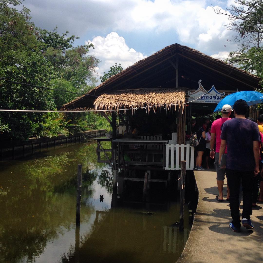 曼谷之肺 Bang Kra chao半島 Bang Kra chao 邦南彭水上市場 Bang Nam Pheung Floating Market 泰國水上市場 曼谷水上市場 水上市場 泰國 Thailand 泰國必食 泰國必吃 泰國必到 泰國必去 泰國必買 泰國必掃 泰國自由行 行程 泰國行程包 泰國懶人包 泰國好去處 泰國景點 泰國必到景點 泰國必去景點 泰國美食 泰國交通 泰國攻略 泰國自由行行程 泰國自由行行程推薦 泰國必食2019 泰國必吃2019 泰國必到2019 泰國必去2019 泰國必買2019 泰國必掃2019 泰國自由行2019 泰國行程2019 泰國行程包2019 泰國懶人包2019 泰國好去處2019 泰國景點2019 泰國必到景點2019 泰國必去景點2019 泰國美食2019 泰國交通2019 泰國攻略2019 泰國自由行行程2019 泰國自由行行程推薦2019