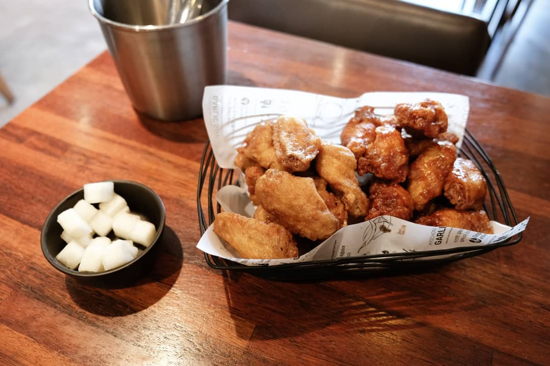 橋村炸雞 蜜糖炸雞 辣味炸雞 半半炸雞 교촌치킨 kyochon 韓國炸雞 推薦 韓國炸雞 首爾炸雞 弘大炸雞 明洞炸雞 東大門炸雞 韓國炸雞排名 炸雞啤酒 必食炸雞 校村炸雞 首爾美食2019 首爾必食2019 首爾必吃2019 首爾美食 首爾 Seoul 首爾必食 首爾必吃 韓國美食2019 韓國必食2019 韓國必吃2019 韓國 Korea 韓國美食 韓國必食 韓國必吃