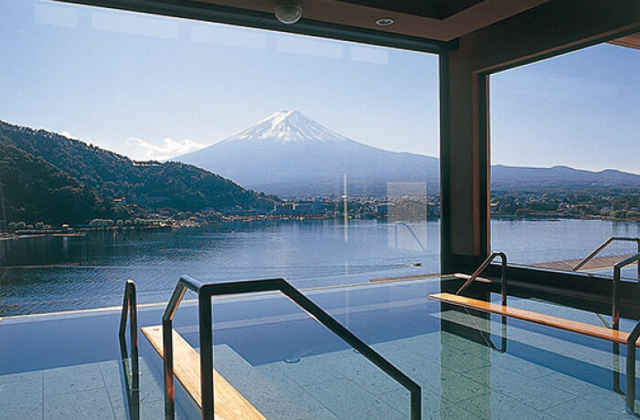 大空の湯「星」：室內展望大浴場｜風之露台KUKUNA酒店（Kaze no Terrace Kukuna Hotel）富士山 河口湖 富士山酒店 富士山飯店 富士山住宿 河口湖酒店 河口湖飯店 河口湖住宿 溫泉酒店 溫泉飯店 溫泉旅館 一泊二食 私人風呂