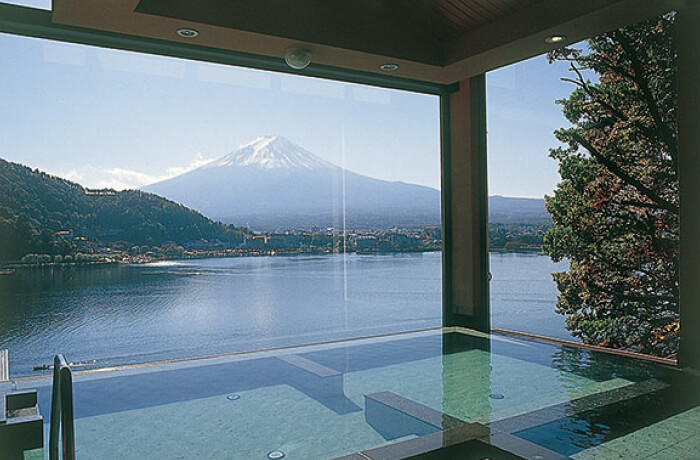 大空の湯「月」：室內展望大浴場｜風之露台KUKUNA酒店（Kaze no Terrace Kukuna Hotel）富士山 河口湖 富士山酒店 富士山飯店 富士山住宿 河口湖酒店 河口湖飯店 河口湖住宿 溫泉酒店 溫泉飯店 溫泉旅館 一泊二食 私人風呂