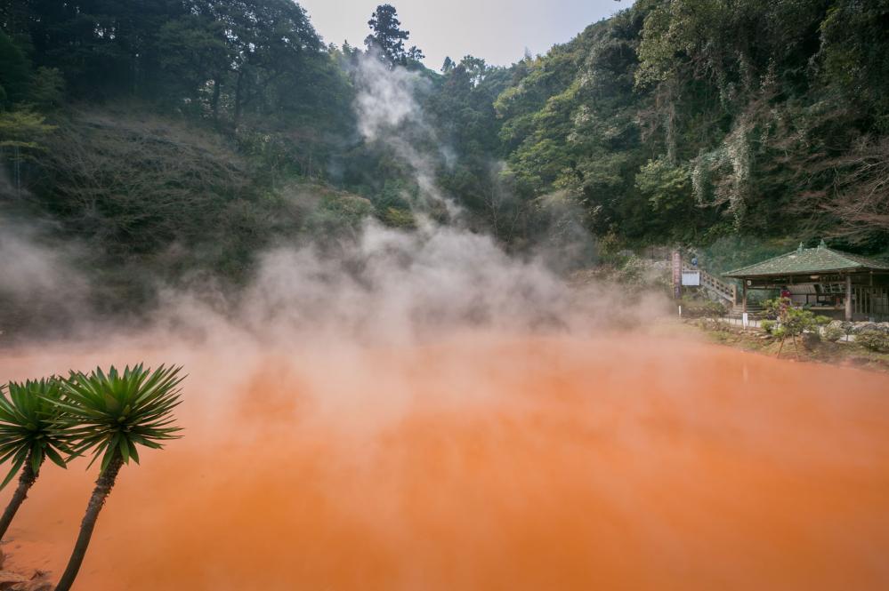 血池地獄｜別府溫泉 Beppu Onsen 別府温泉 別府景點 別府一泊二食 別府自由行 別府 阿蘇男孩號 Limited Express  Aso Boy  特急 あそぼーい  九州必玩 九州景點  鐵道迷 九州觀光列車  九州觀光鐵道  JR九州 九州JR Pass JR南九州Pass JR北九州Pass