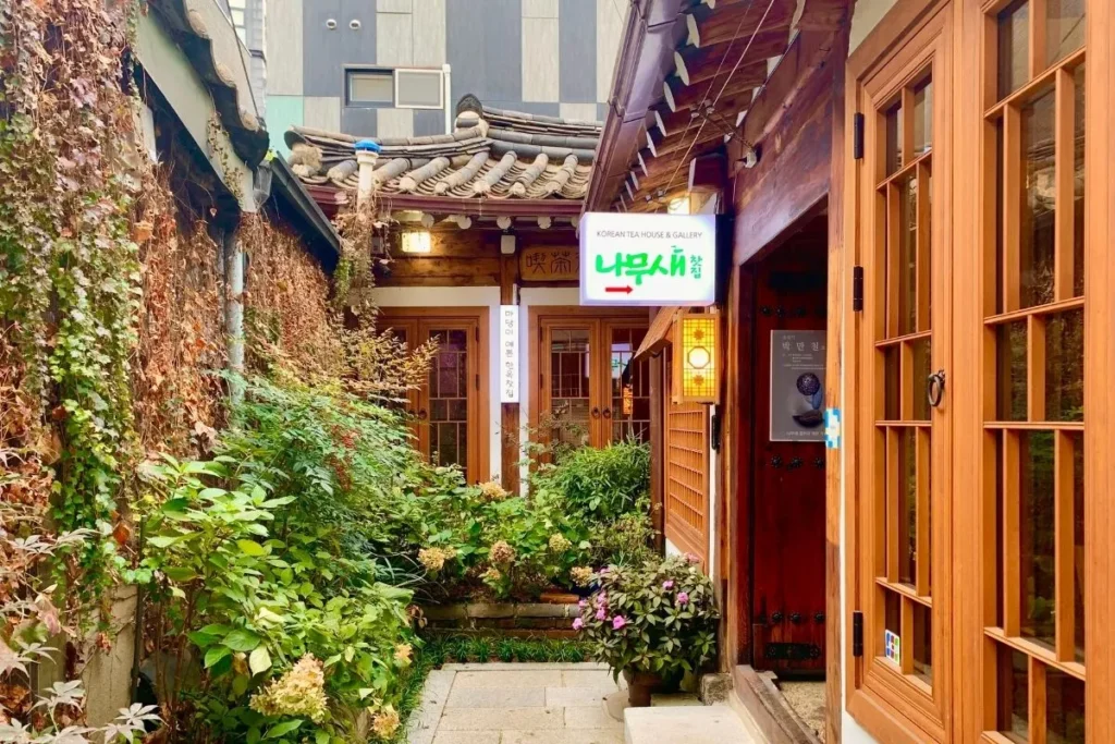 傳統與現代交織的首爾文化街區 - 仁寺洞（Insa-dong）有很多傳統茶館及咖啡室